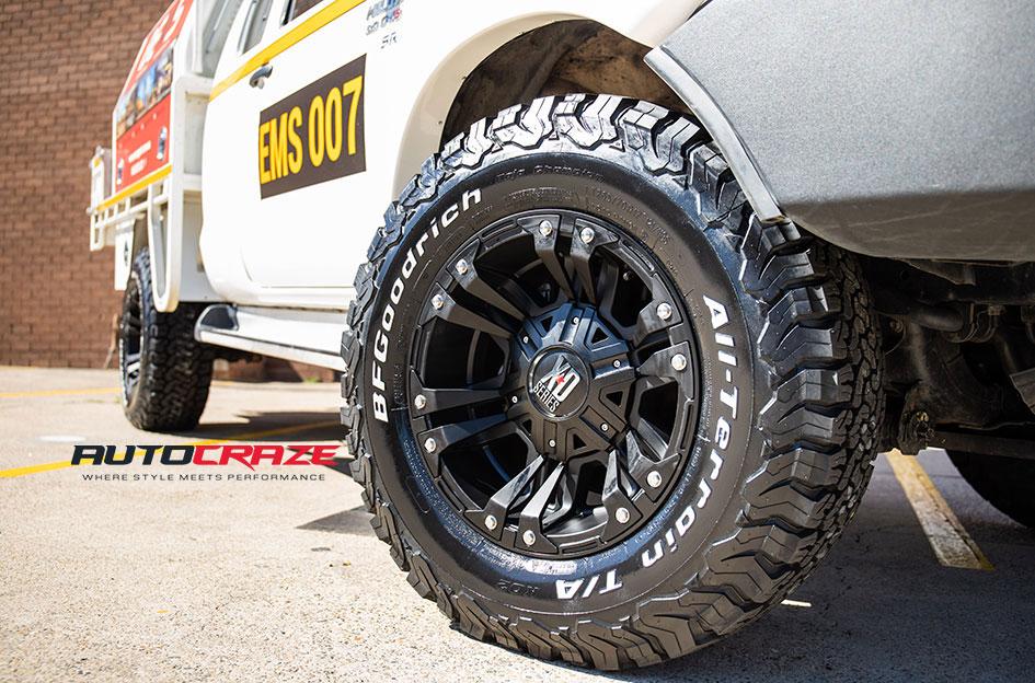 TOYOTA HILUX 4WD MONSTER XD 2 MATTE BLACK